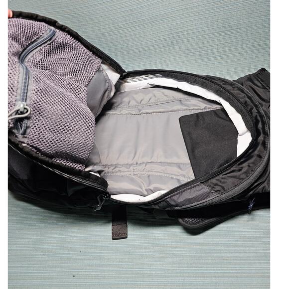 Camelbak BLOWFISH Hydration Backpack 3L Hiking Camping Black NO bladder - Picture 3 of 6